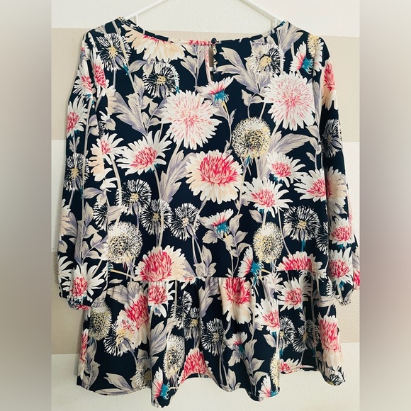 Floral Print Blouse with Pink and White Flowers Size Small - Picture 6 of 6
